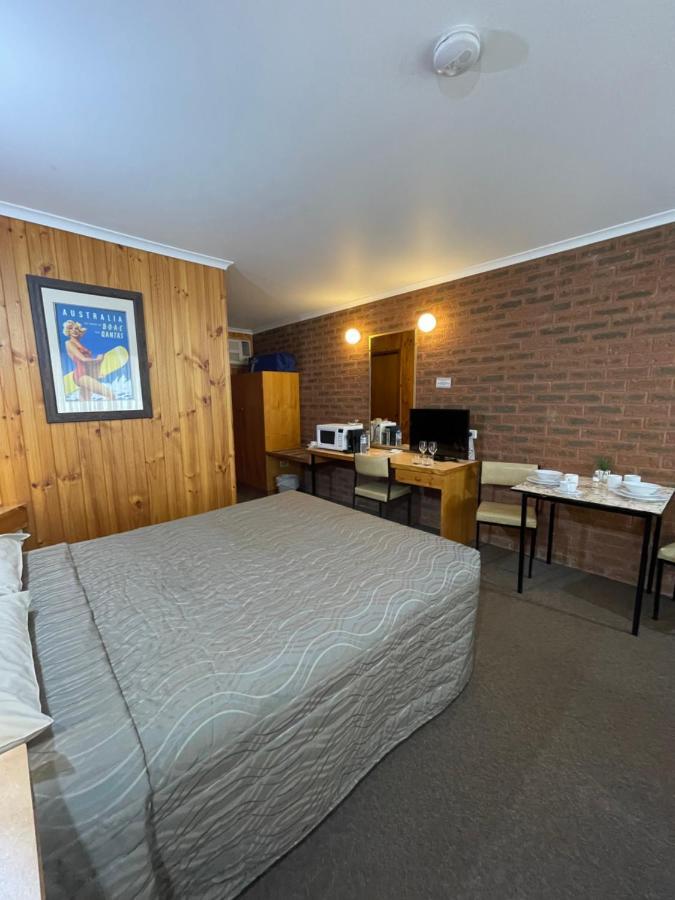 Country Roads Motor Inn 나란데라 외부 사진